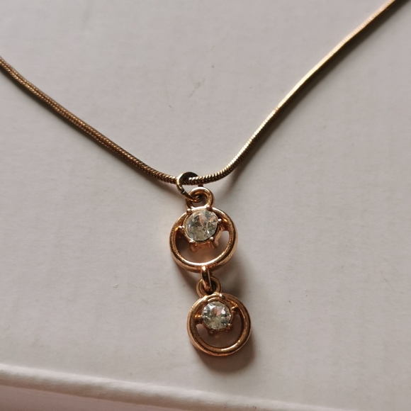 Vintage style cute shiny gold color necklace - Picture 3 of 7